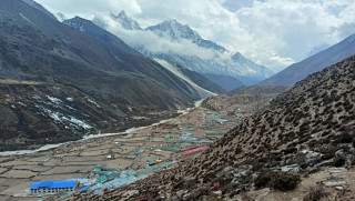 जलवायु परिवर्तनका कारण हिमालभन्दा अग्ला समस्यासँग जुध्दै हिमालबासी 